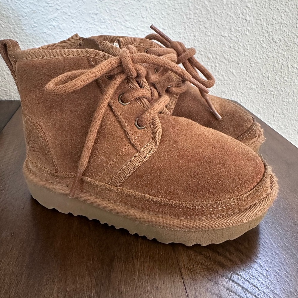 Kids ugg boots size 7